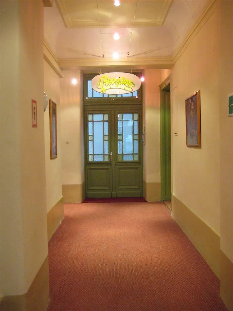 Amelie Apartment Hotel Vienna 3*,